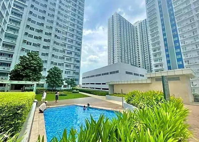 Affordable In Quezon Near Sm North And Solaire Отель 4*
