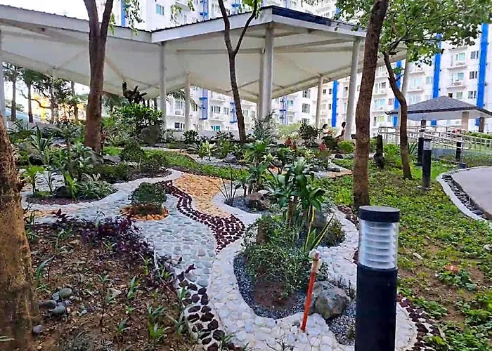 Отель Affordable In Quezon Near Sm North And Solaire Манила