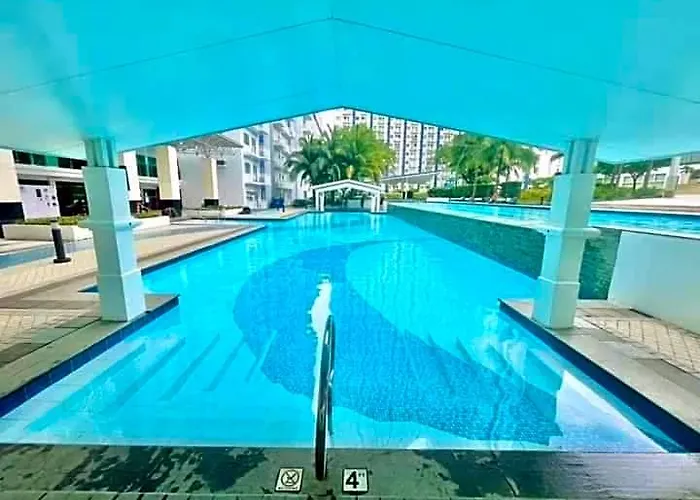 Affordable In Quezon Near Sm North And Solaire Отель 4*