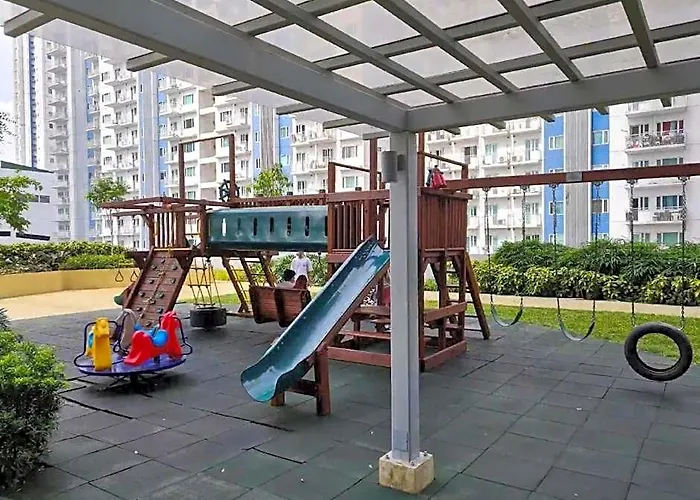 Affordable In Quezon Near Sm North And Solaire Отель 4*
